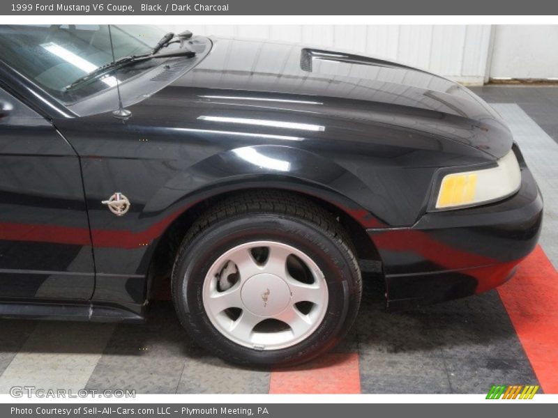 Black / Dark Charcoal 1999 Ford Mustang V6 Coupe