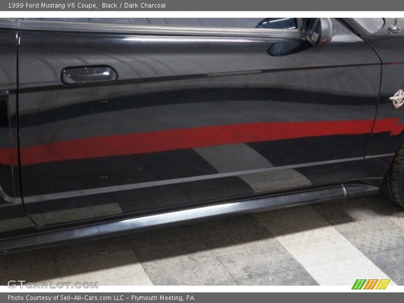 Black / Dark Charcoal 1999 Ford Mustang V6 Coupe