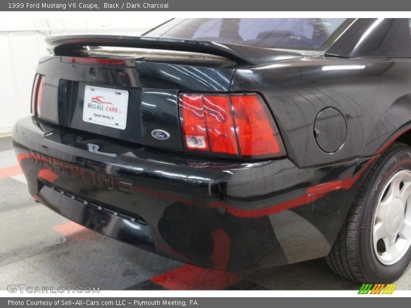 Black / Dark Charcoal 1999 Ford Mustang V6 Coupe