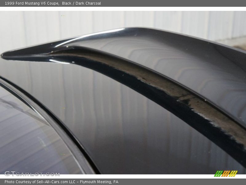 Black / Dark Charcoal 1999 Ford Mustang V6 Coupe