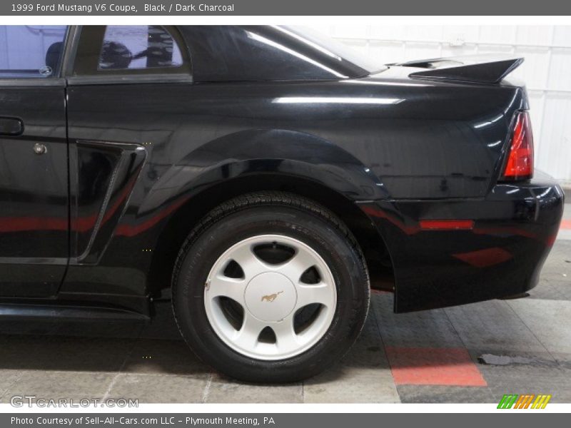 Black / Dark Charcoal 1999 Ford Mustang V6 Coupe