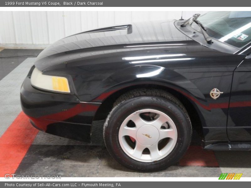 Black / Dark Charcoal 1999 Ford Mustang V6 Coupe