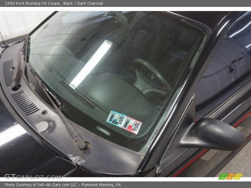 Black / Dark Charcoal 1999 Ford Mustang V6 Coupe