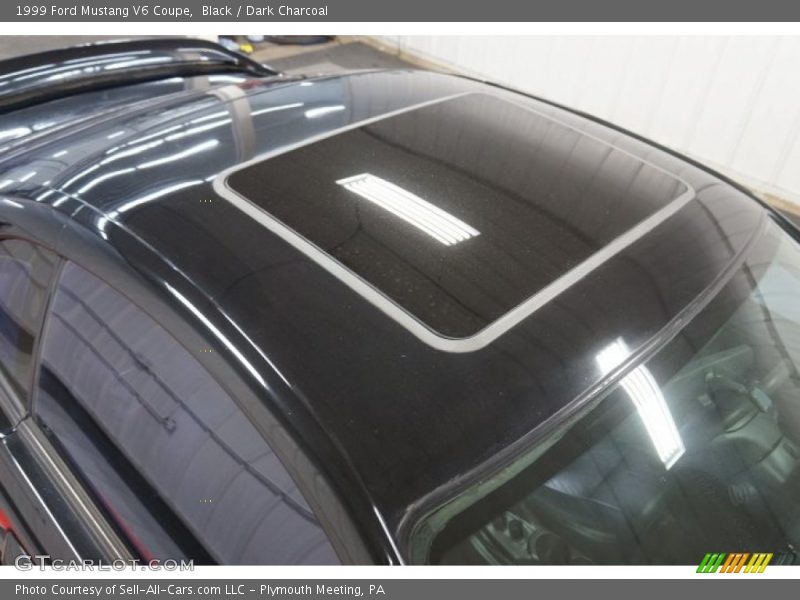 Black / Dark Charcoal 1999 Ford Mustang V6 Coupe
