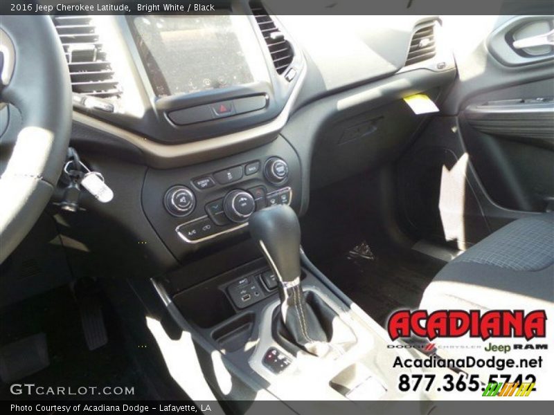 Bright White / Black 2016 Jeep Cherokee Latitude