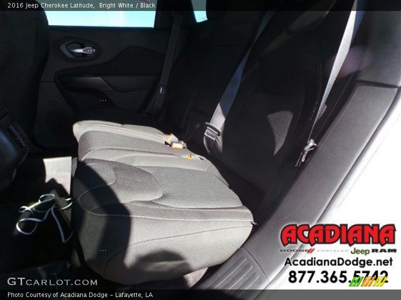 Bright White / Black 2016 Jeep Cherokee Latitude