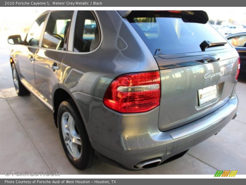 Meteor Grey Metallic / Black 2010 Porsche Cayenne S