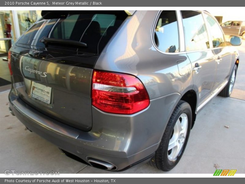 Meteor Grey Metallic / Black 2010 Porsche Cayenne S