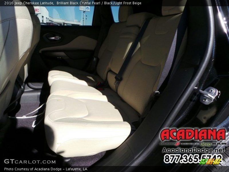 Brilliant Black Crystal Pearl / Black/Light Frost Beige 2016 Jeep Cherokee Latitude