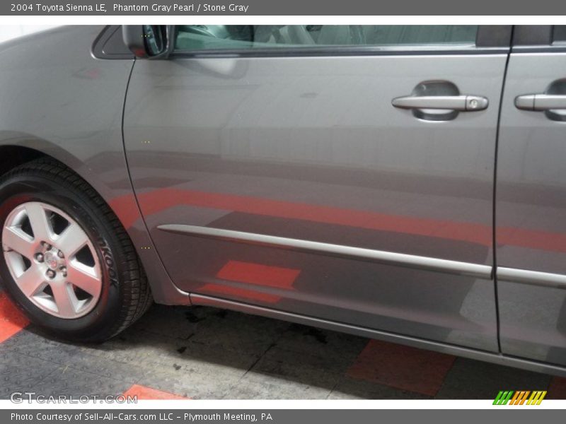Phantom Gray Pearl / Stone Gray 2004 Toyota Sienna LE