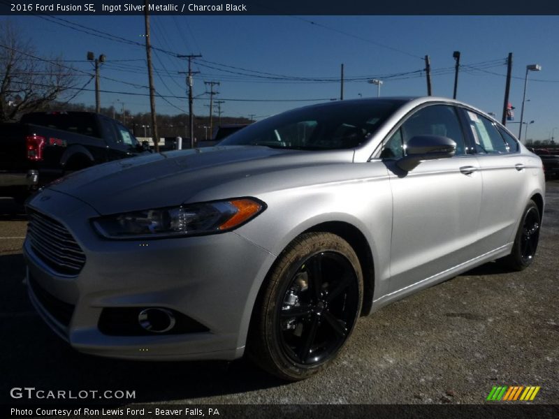 Ingot Silver Metallic / Charcoal Black 2016 Ford Fusion SE
