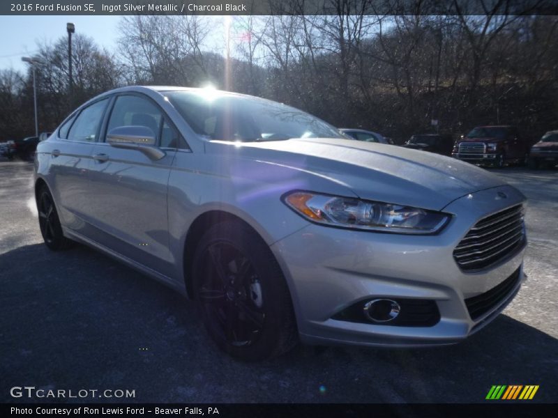 Ingot Silver Metallic / Charcoal Black 2016 Ford Fusion SE
