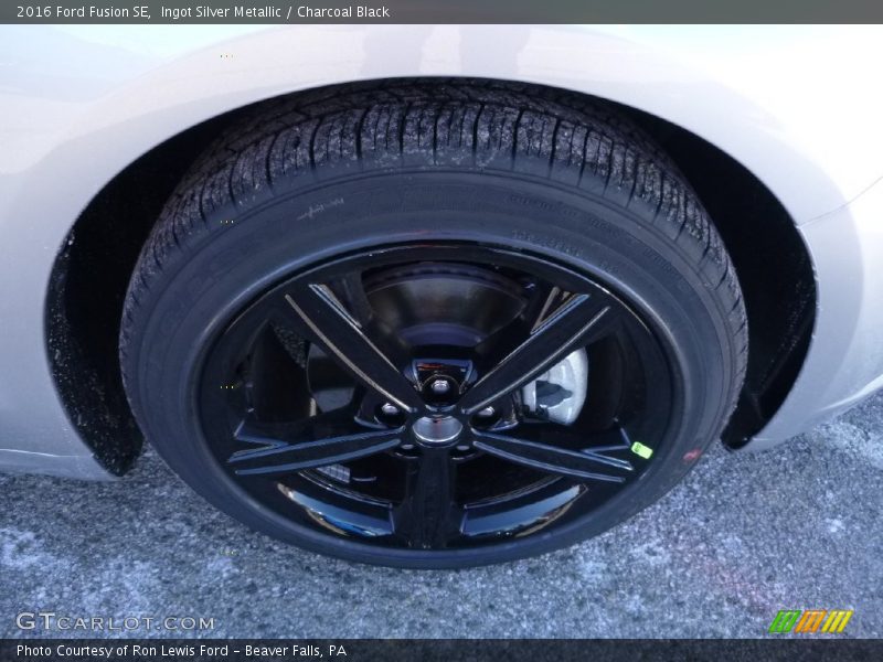 Ingot Silver Metallic / Charcoal Black 2016 Ford Fusion SE