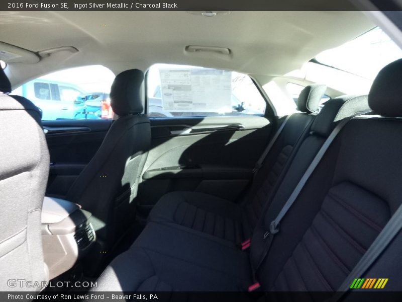 Ingot Silver Metallic / Charcoal Black 2016 Ford Fusion SE