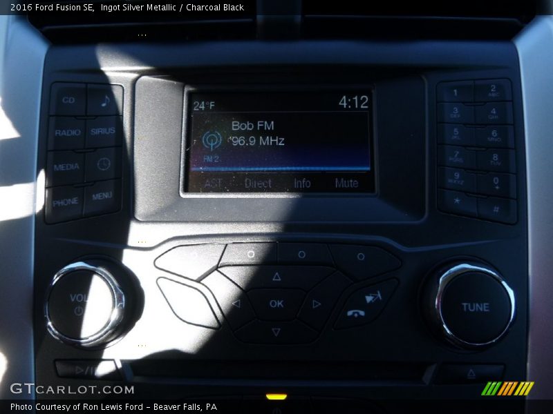 Ingot Silver Metallic / Charcoal Black 2016 Ford Fusion SE