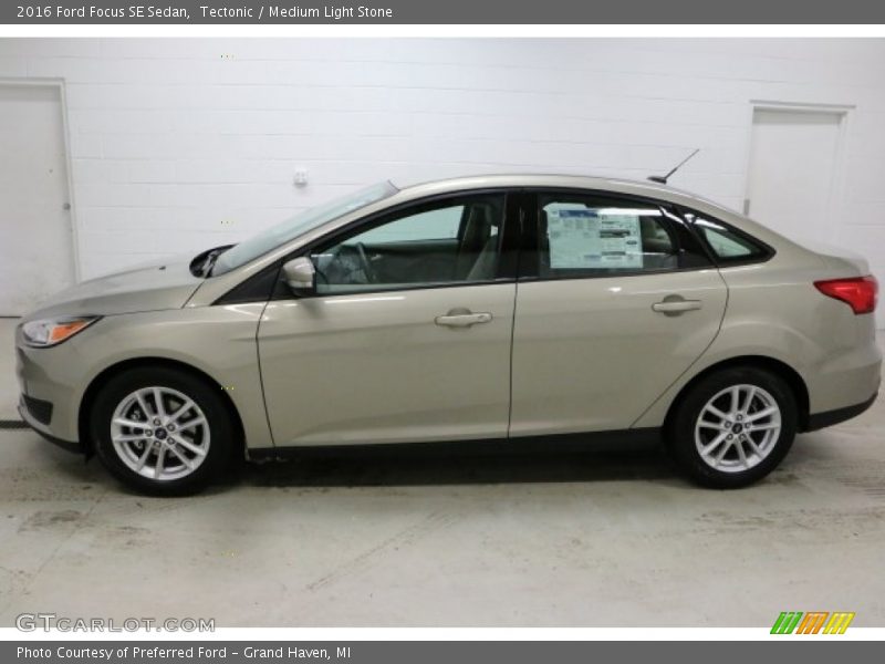 Tectonic / Medium Light Stone 2016 Ford Focus SE Sedan