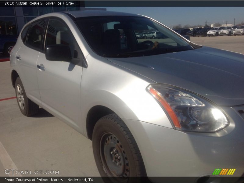 Silver Ice / Gray 2010 Nissan Rogue S