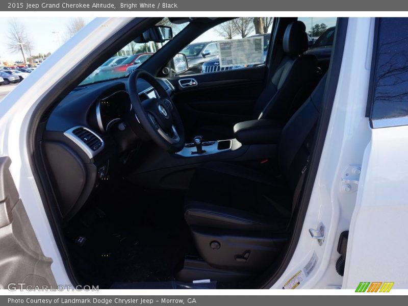 Bright White / Black 2015 Jeep Grand Cherokee Altitude