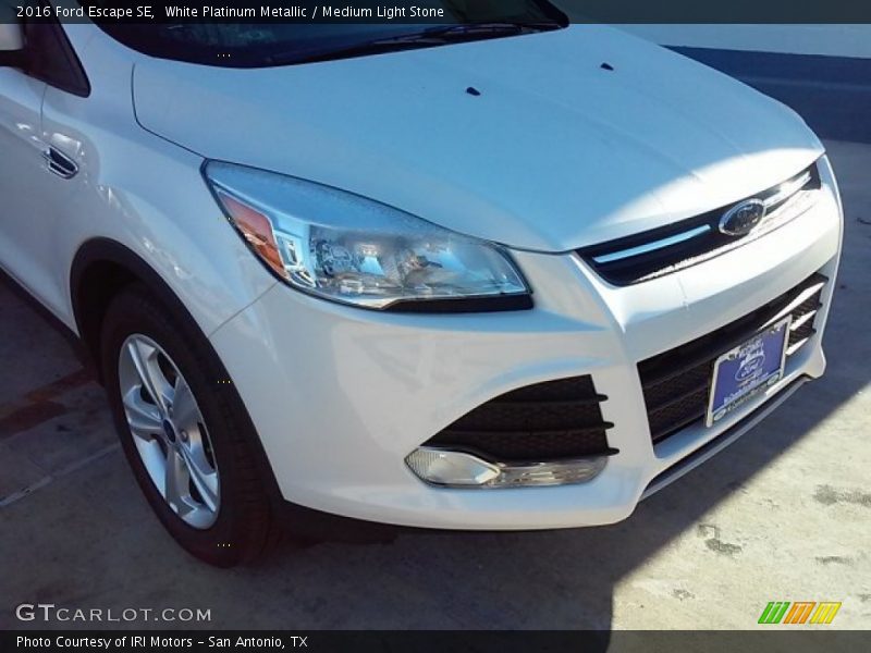 White Platinum Metallic / Medium Light Stone 2016 Ford Escape SE