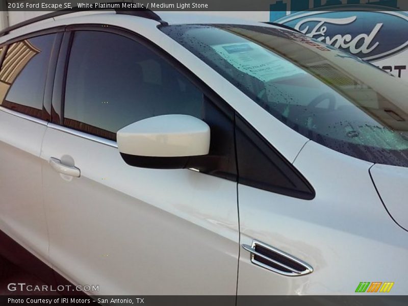 White Platinum Metallic / Medium Light Stone 2016 Ford Escape SE