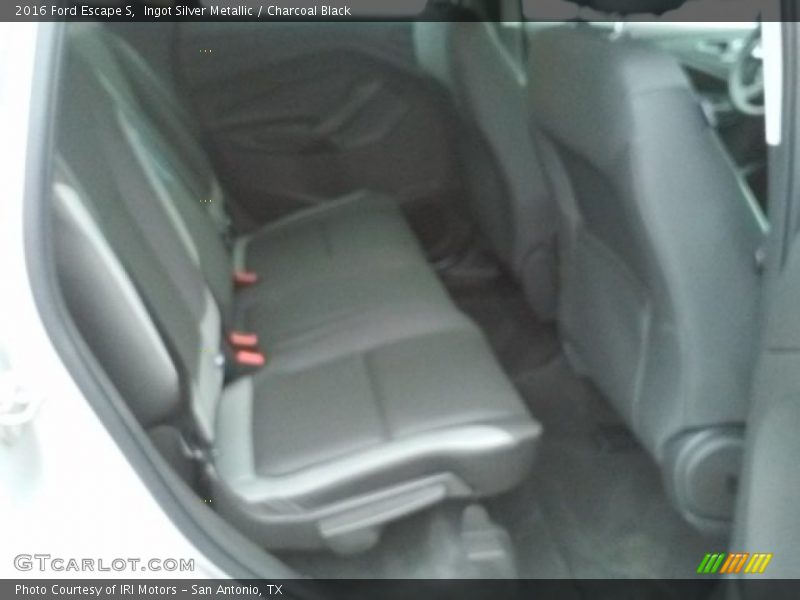 Ingot Silver Metallic / Charcoal Black 2016 Ford Escape S