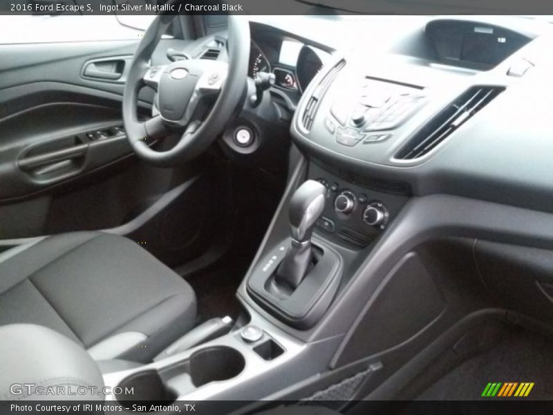 Ingot Silver Metallic / Charcoal Black 2016 Ford Escape S