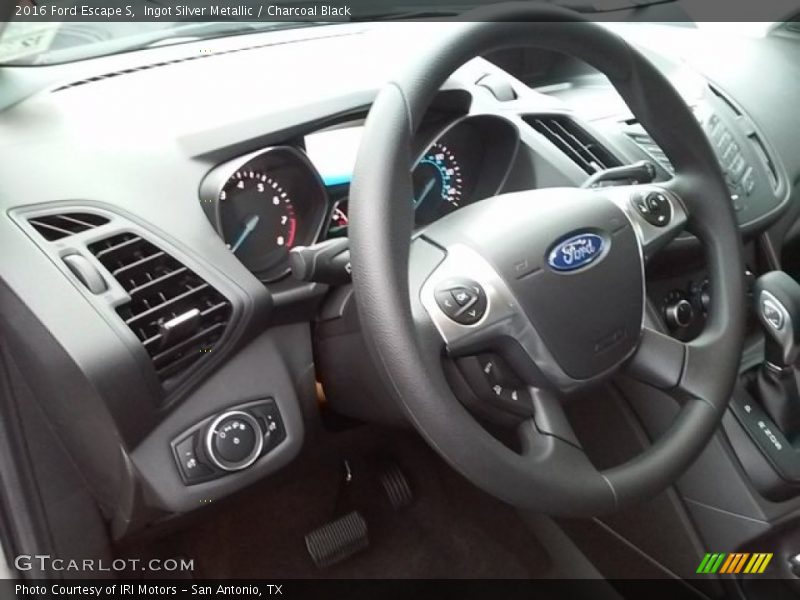 Ingot Silver Metallic / Charcoal Black 2016 Ford Escape S