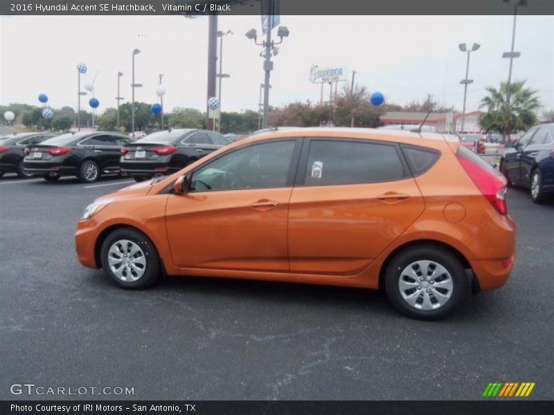 Vitamin C / Black 2016 Hyundai Accent SE Hatchback