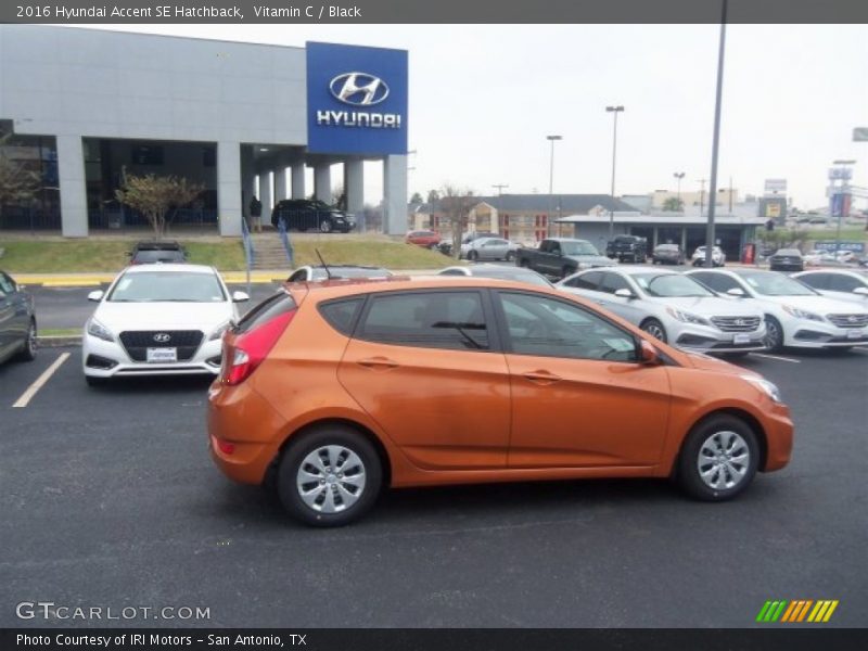 Vitamin C / Black 2016 Hyundai Accent SE Hatchback