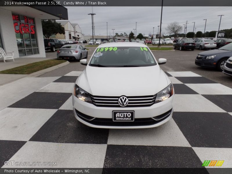 Candy White / Titan Black 2014 Volkswagen Passat 2.5L SE