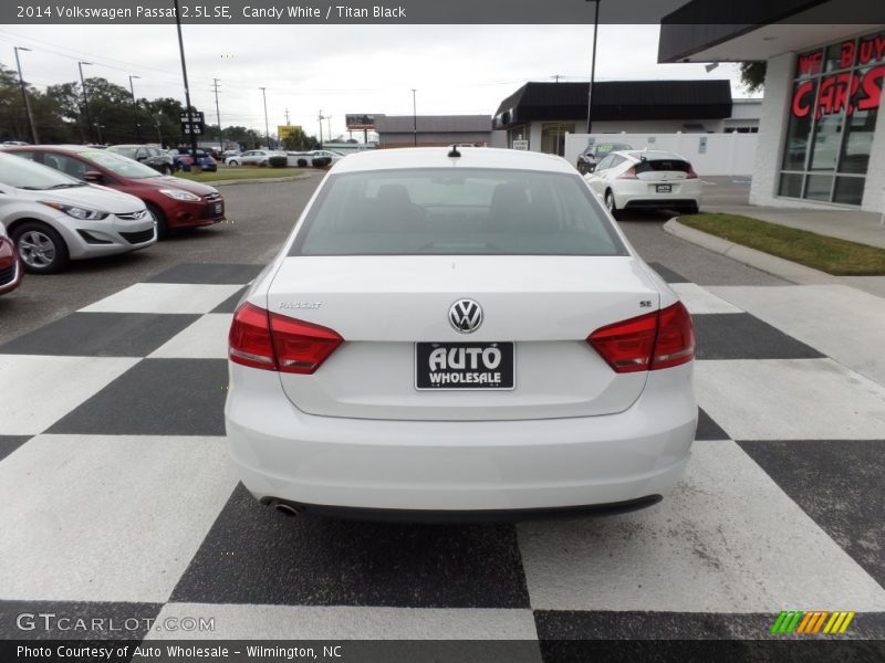 Candy White / Titan Black 2014 Volkswagen Passat 2.5L SE