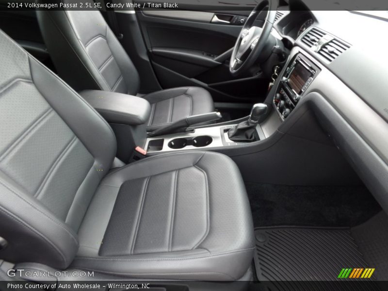 Candy White / Titan Black 2014 Volkswagen Passat 2.5L SE