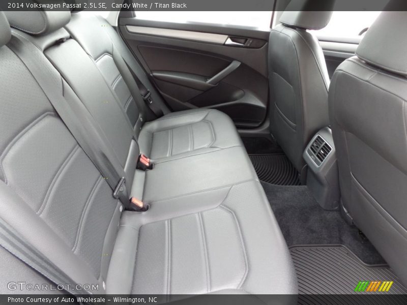 Candy White / Titan Black 2014 Volkswagen Passat 2.5L SE