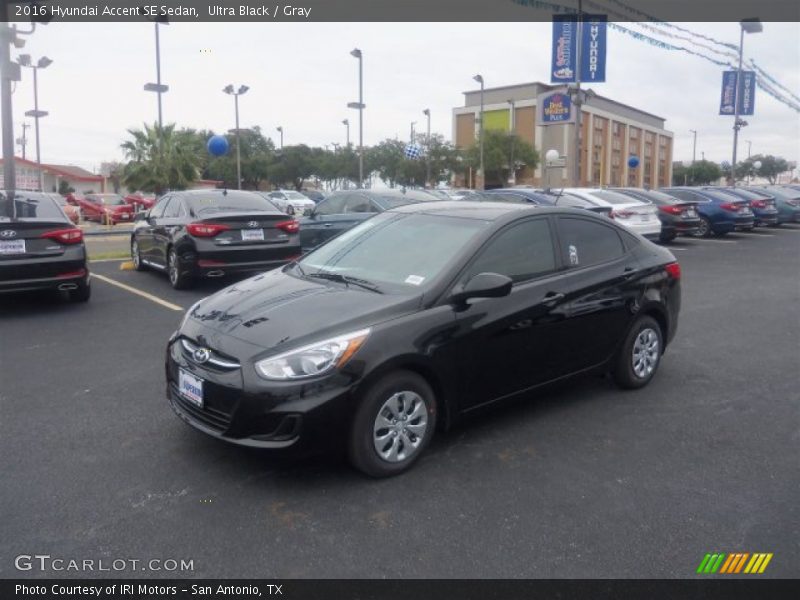 Ultra Black / Gray 2016 Hyundai Accent SE Sedan