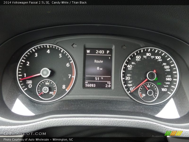 Candy White / Titan Black 2014 Volkswagen Passat 2.5L SE
