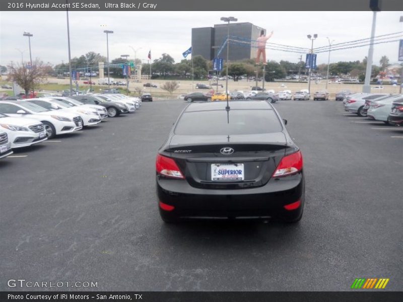 Ultra Black / Gray 2016 Hyundai Accent SE Sedan