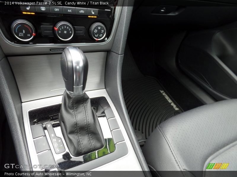 Candy White / Titan Black 2014 Volkswagen Passat 2.5L SE