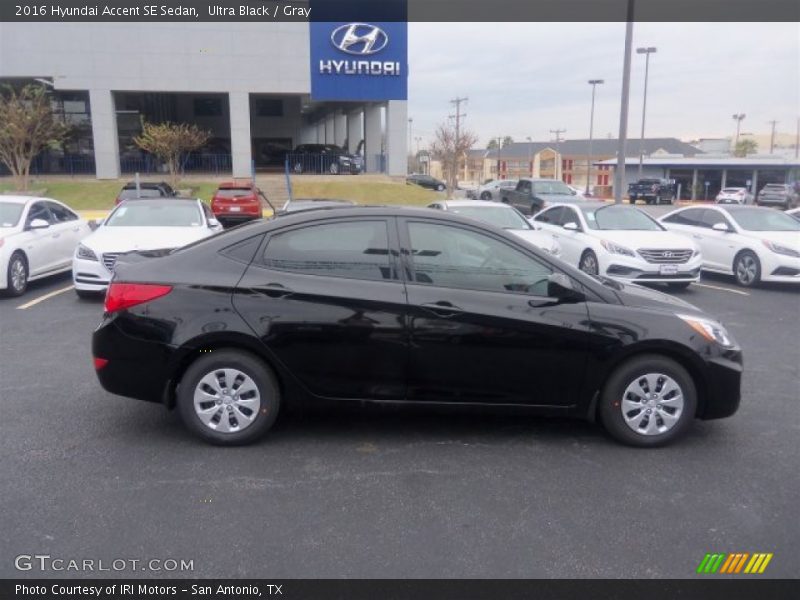 Ultra Black / Gray 2016 Hyundai Accent SE Sedan