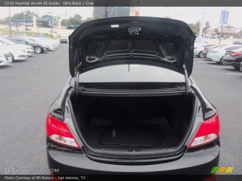 Ultra Black / Gray 2016 Hyundai Accent SE Sedan