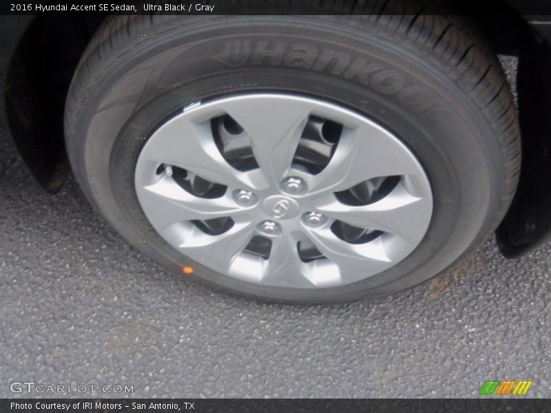 Ultra Black / Gray 2016 Hyundai Accent SE Sedan