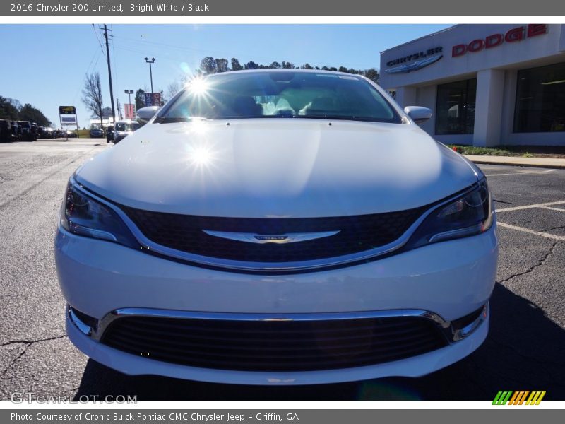 Bright White / Black 2016 Chrysler 200 Limited