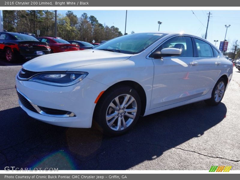 Bright White / Black 2016 Chrysler 200 Limited