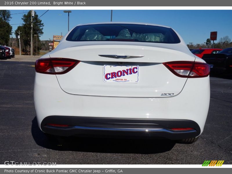 Bright White / Black 2016 Chrysler 200 Limited