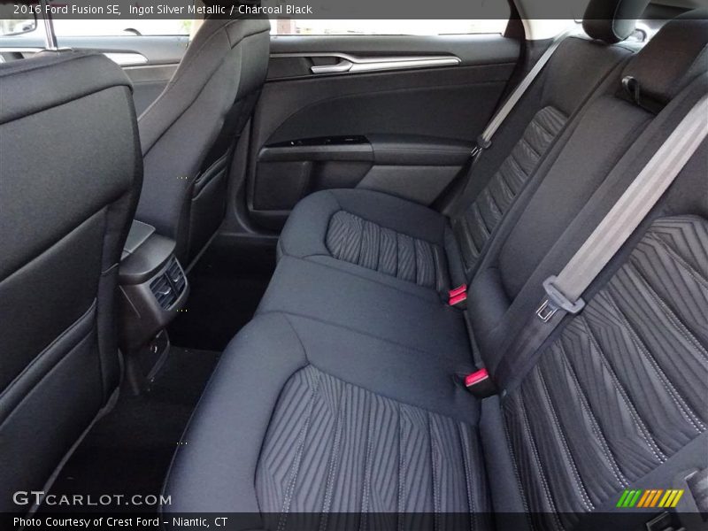 Ingot Silver Metallic / Charcoal Black 2016 Ford Fusion SE