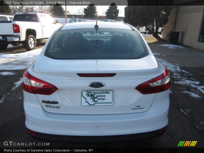 Oxford White / Charcoal Black 2013 Ford Focus SE Sedan