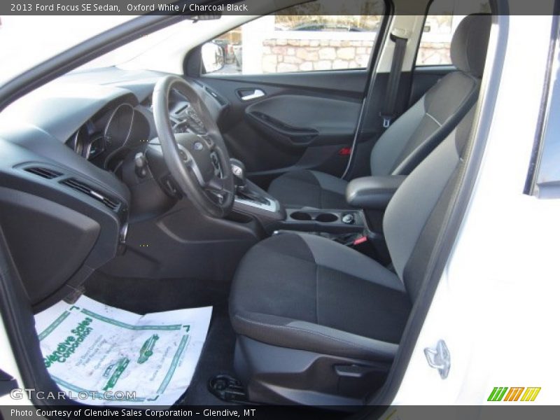 Oxford White / Charcoal Black 2013 Ford Focus SE Sedan