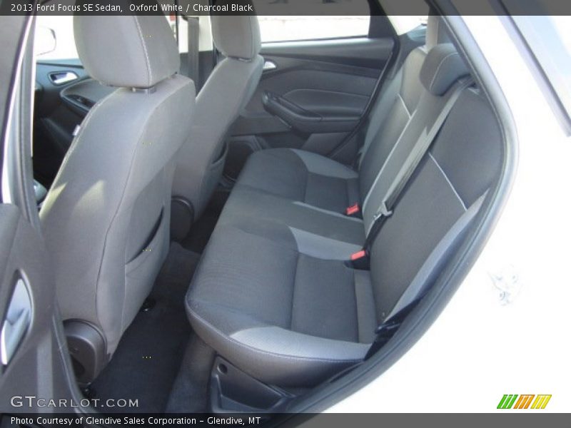 Oxford White / Charcoal Black 2013 Ford Focus SE Sedan