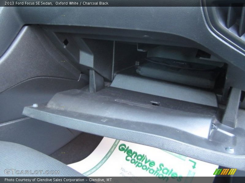 Oxford White / Charcoal Black 2013 Ford Focus SE Sedan
