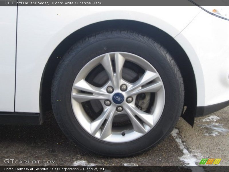 Oxford White / Charcoal Black 2013 Ford Focus SE Sedan
