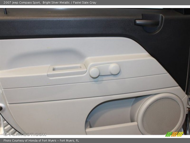 Bright Silver Metallic / Pastel Slate Gray 2007 Jeep Compass Sport